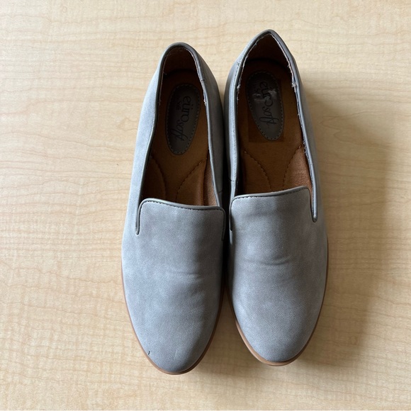 Women’s Shoes - Picture 3 of 7